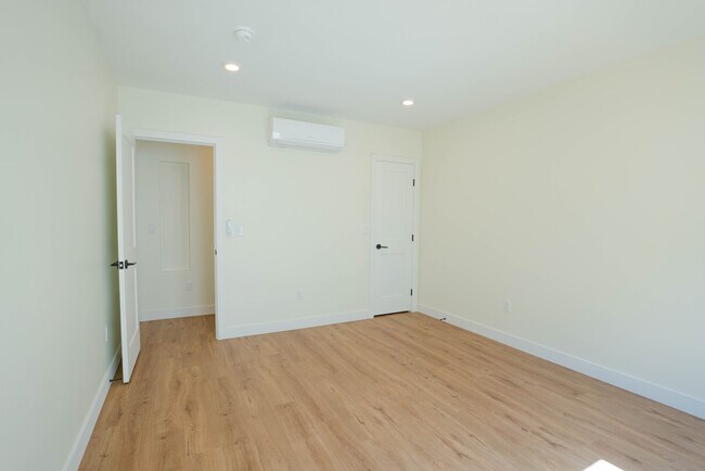 Building Photo - 1036 Westmoreland Ave