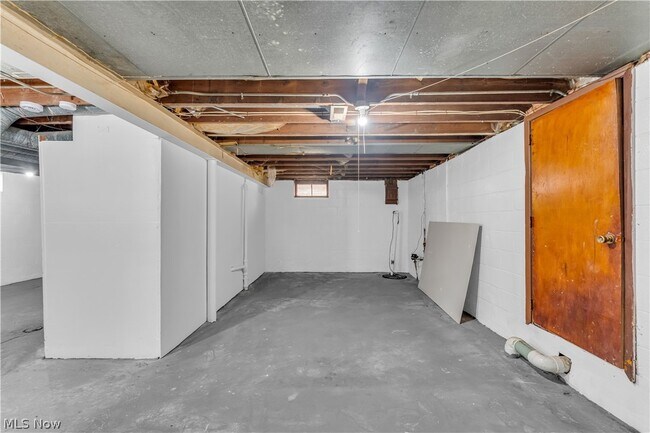 Building Photo - 14665 Pease Rd