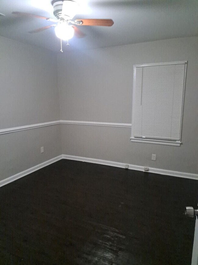 Building Photo - MOVE IN SPECIAL 1/2 OFF 1st full month if you move in by 7/1