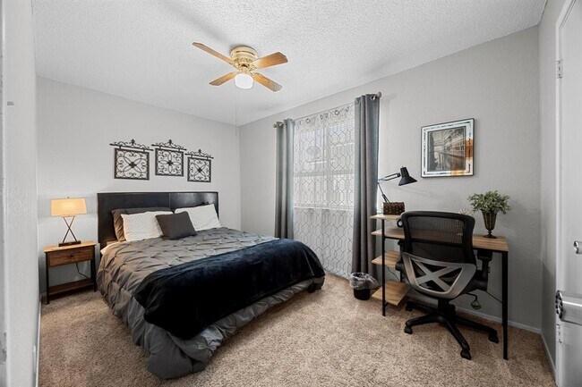 Building Photo - 1111 Fairlawn Cove