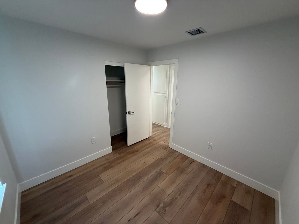 Building Photo - 3424 Pickwick St