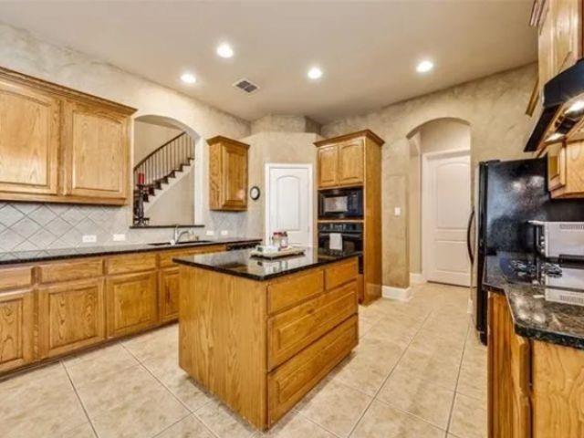 Building Photo - 935 Pelican Dr