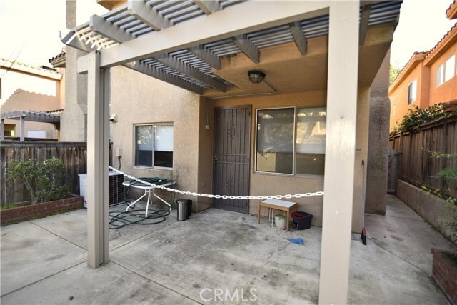 Building Photo - 2062 Lakeshore Dr