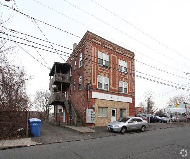 Building Photo - 273 S Leonard St