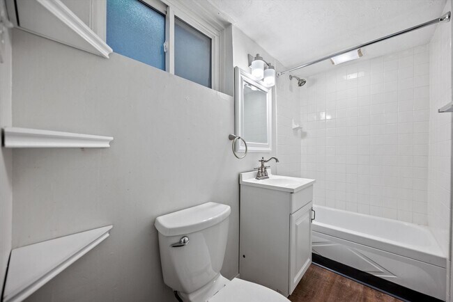 Building Photo - Historic Charm & Modern Comfort in Prime Platt Park Location