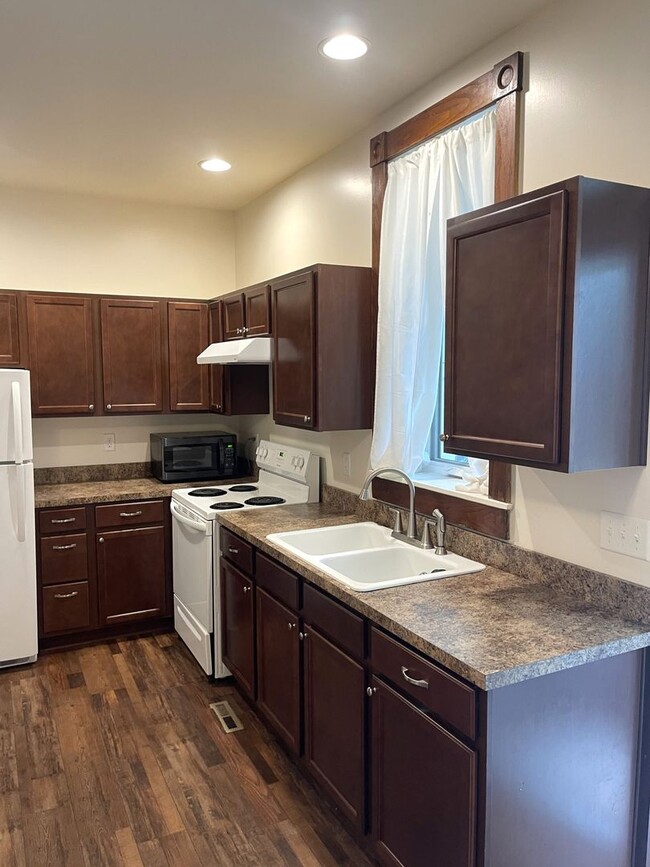 Building Photo - 2-story duplex | 4 bedrooms and 2 full bathrooms