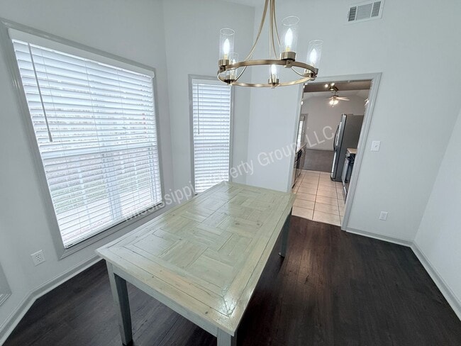 Building Photo - 3BR/2BA Home For Rent