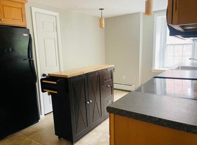 Building Photo - 413 2nd St