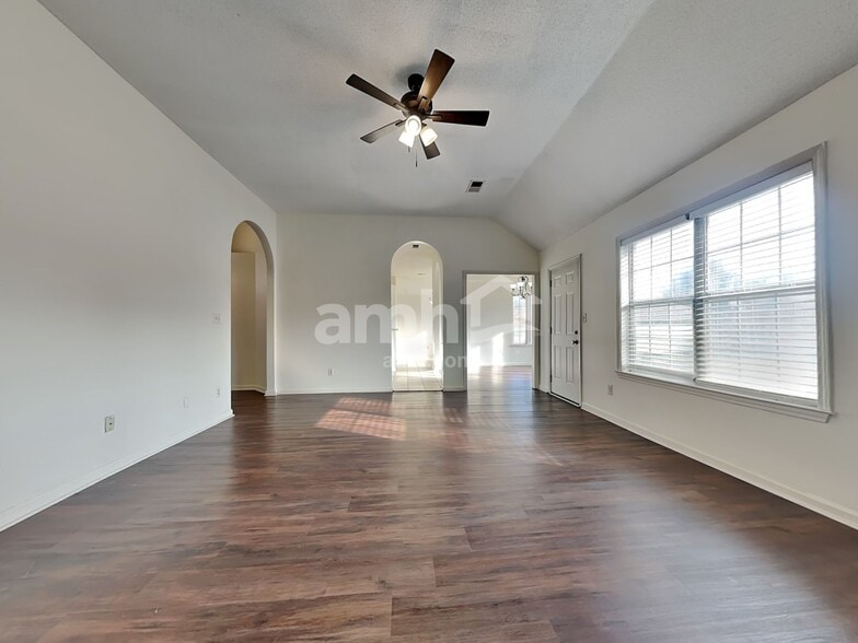 Building Photo - 4920 Misty River Rd