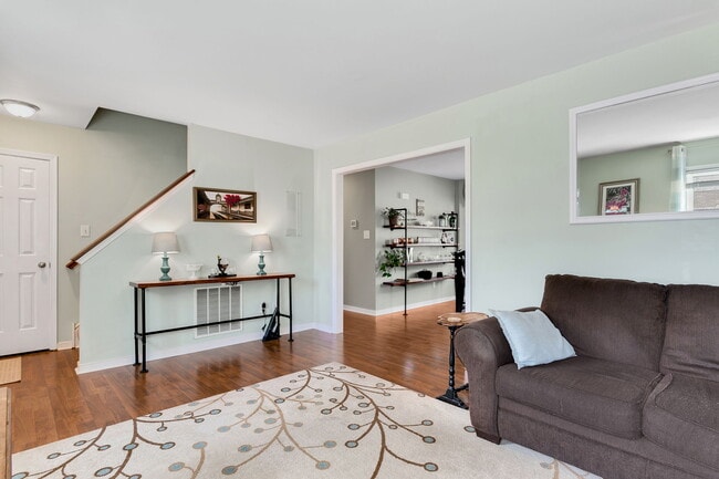 Building Photo - 2344 Horsley Dr