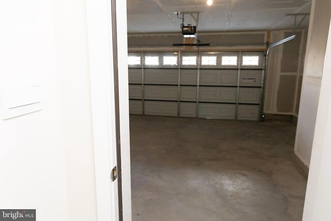 Building Photo - 10630 Meridian Hill Way