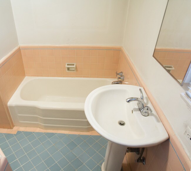Bathroom - 3305 Lowry Rd