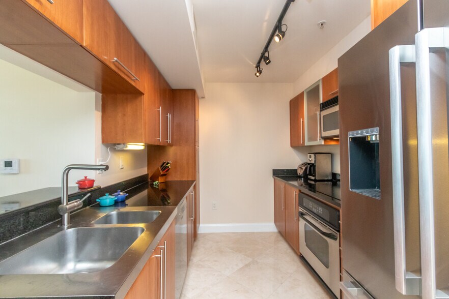 Building Photo - 600 W Las Olas Blvd