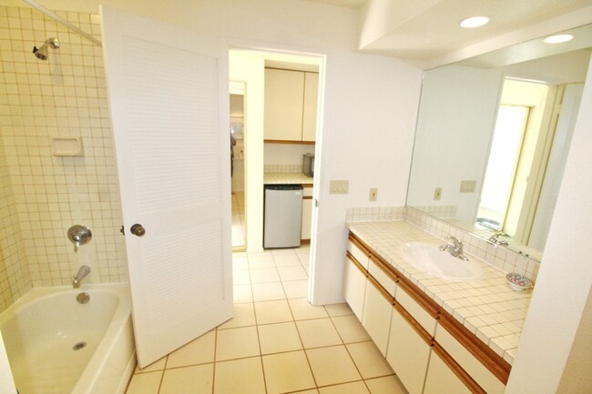 Building Photo - GRAND CHAMPIONS CONDO 2 bed/2bath Furnished -$3700-1 Year Minimum Term