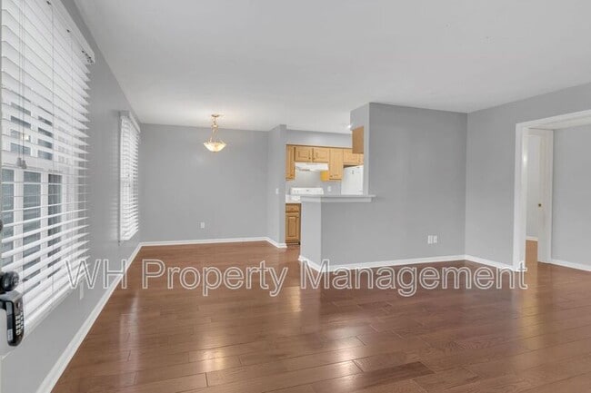 Building Photo - 1620 18th Ave S