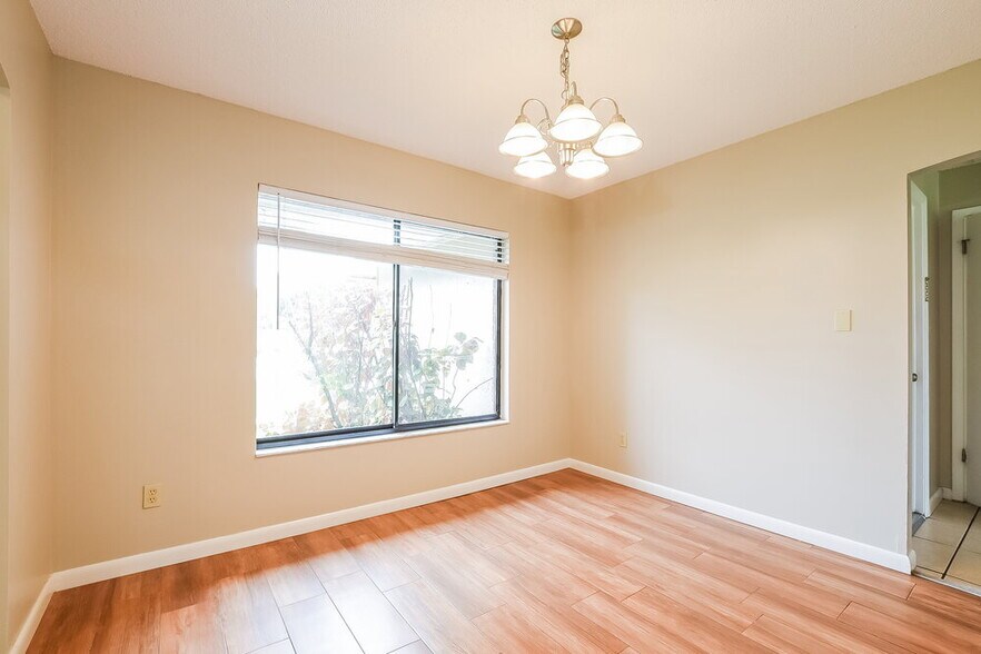 Building Photo - 2854 Camomile Dr