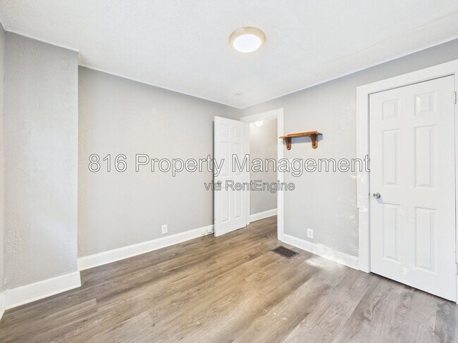 Building Photo - 6808 S Benton Ave