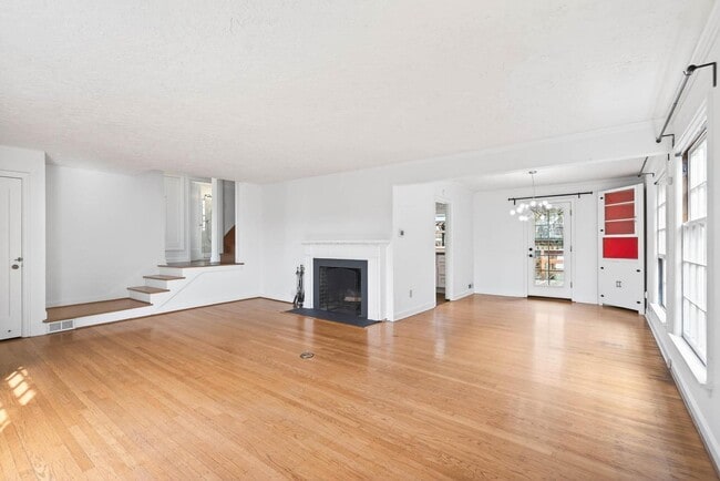 Building Photo - Vintage 3-bdrm/1-bdrm Alameda charmer—Many updates, large yard w/deck & raised beds