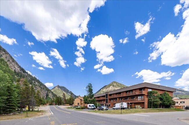 Building Photo - Cedar Lodge 218