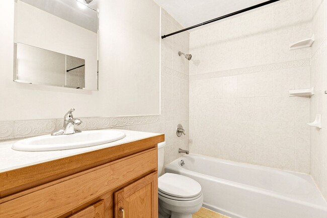 Building Photo - Remodeled 2B/2B East Boulder Apartment w/ ...