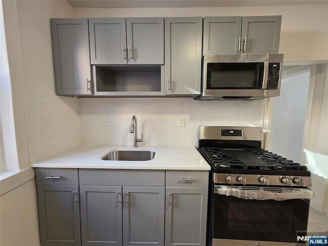 Building Photo - 367 Sanford Ave