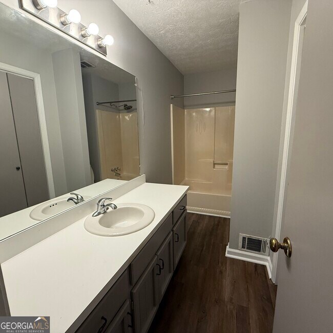 Building Photo - 4101 Springlake Cir