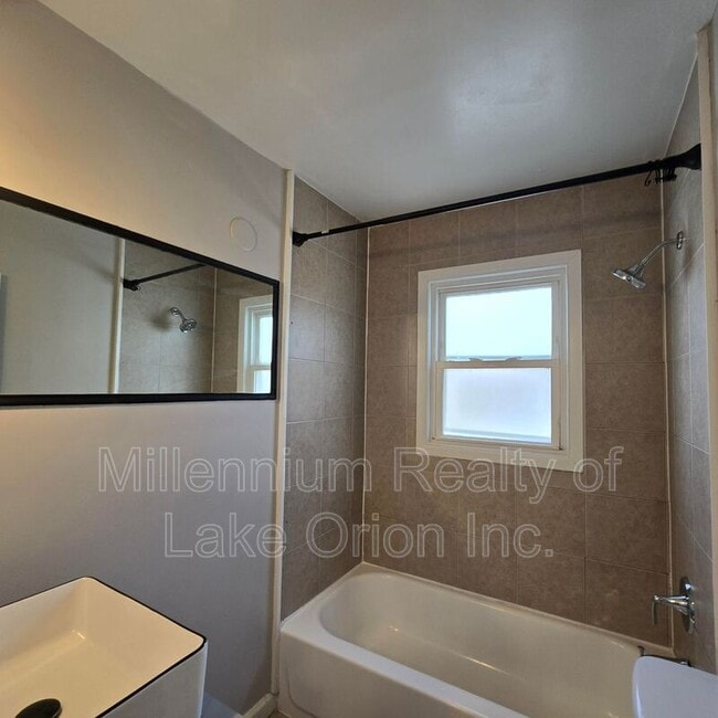 Building Photo - 715 Kenilworth Ave