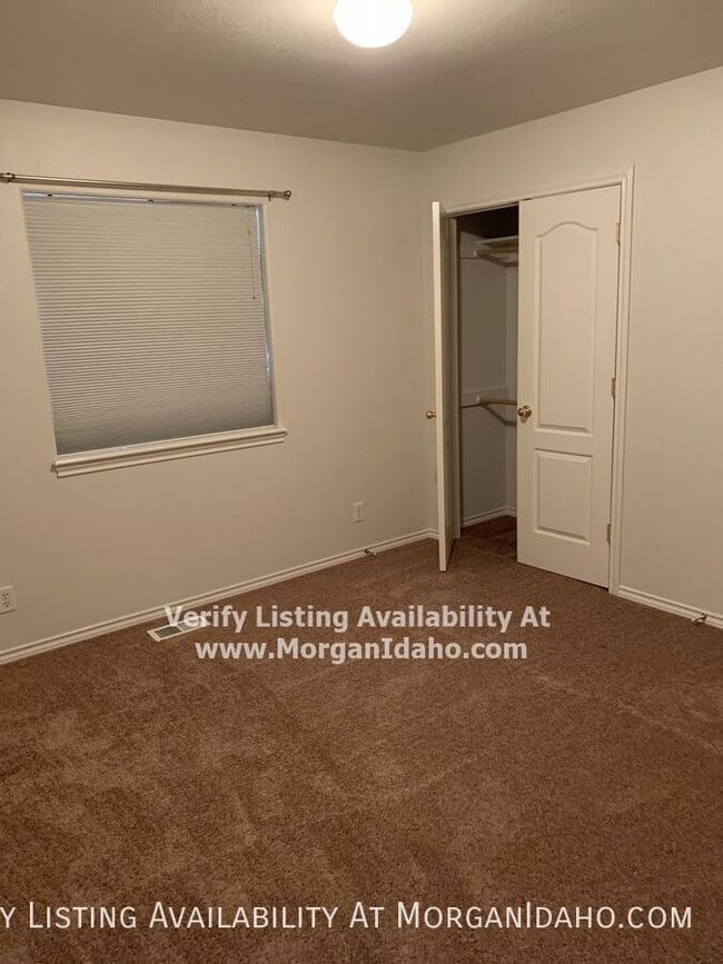 Building Photo - 3014 N High Desert Wy