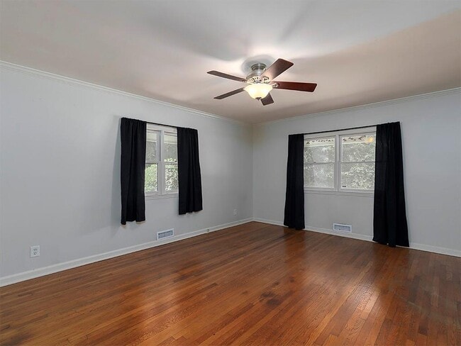 Building Photo - 438 Carriage Dr NE