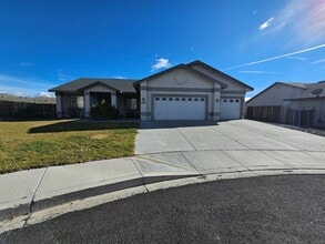 Building Photo - Cold Springs Beauty - Immaculate Newer Hom...