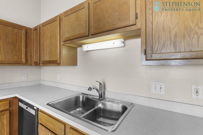 Building Photo - Chapin home