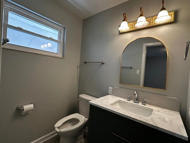 Building Photo - 2139 Kingsley Ct