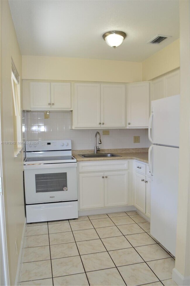 Building Photo - 701 SW 15th Ave