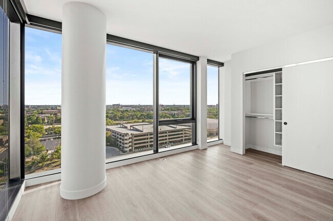 Building Photo - 1177 W Van Buren St