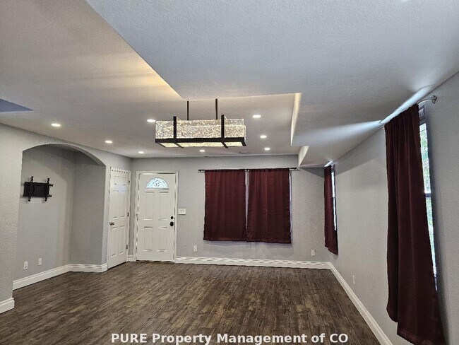 Building Photo - 3 BR 2 Bath home just outside of Downtown Denver!