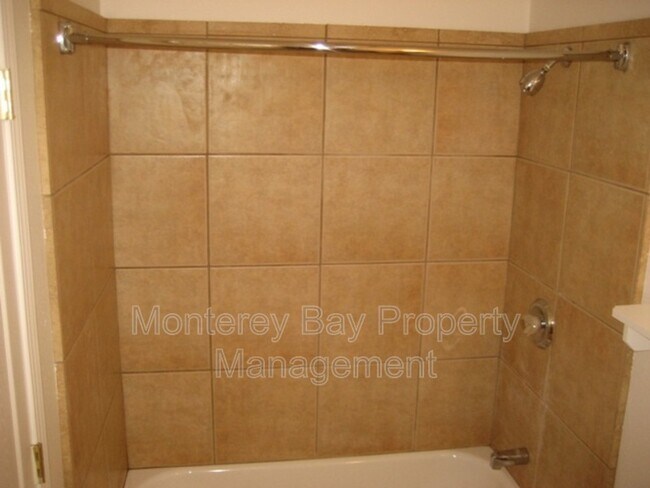 Building Photo - 211 Forest Ave