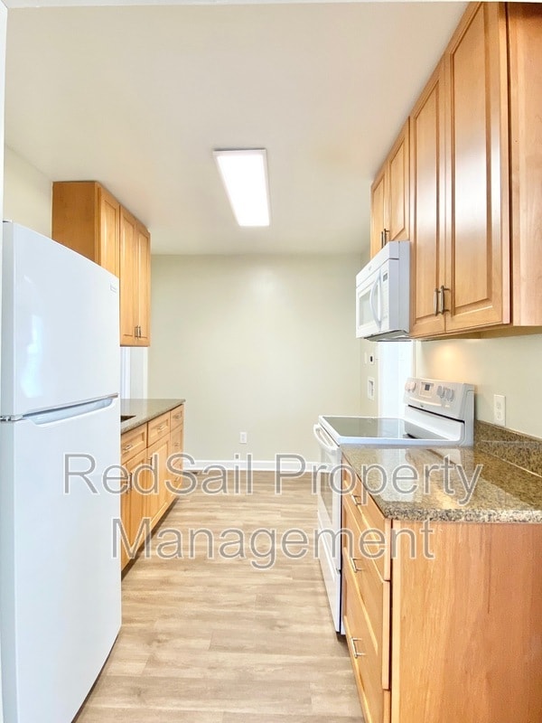 Building Photo - 619 Brewer St