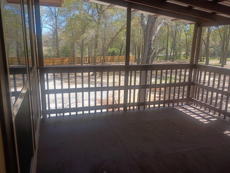 Building Photo - 738 Old Pin Oak Rd
