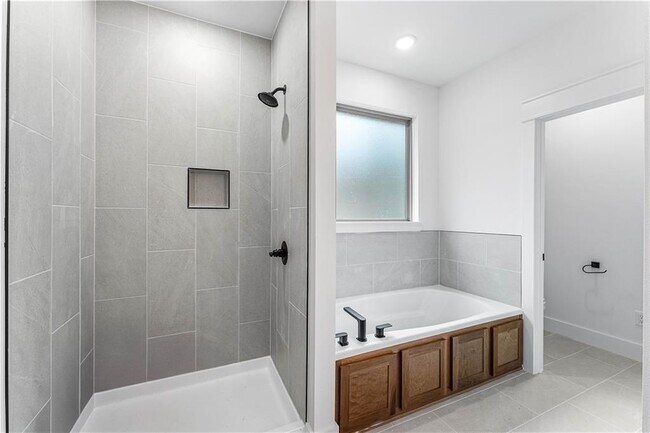 Building Photo - 16 Celtic Dr