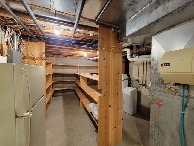 Building Photo - Upscale and Spacious Cedar Falls House for...