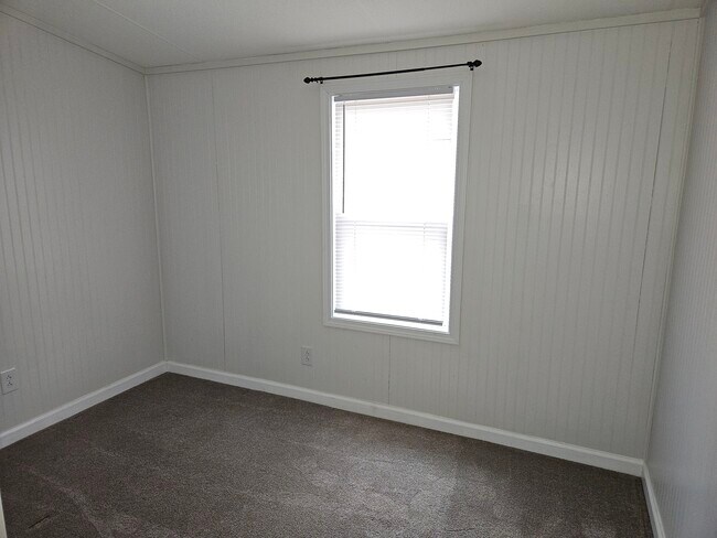 Guest bed 1 - 152 Ashley Ln