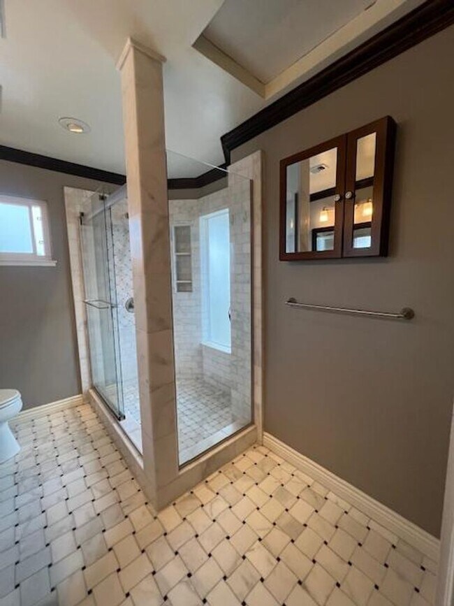 Building Photo - FAIR OAKS BEAUTY WITH POOL, SPA & SOLAR!!