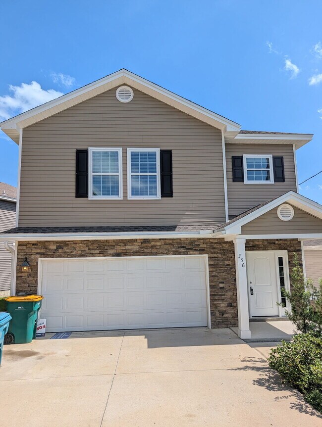 Building Photo - "Charming 4-Bedroom Gem in Niceville with Granite Elegance – 2046 Sq Ft of Comfort!"