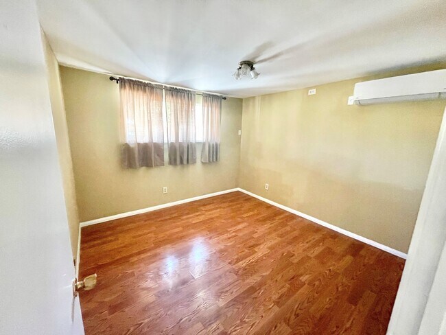 bedroom - 4728 Toland Way