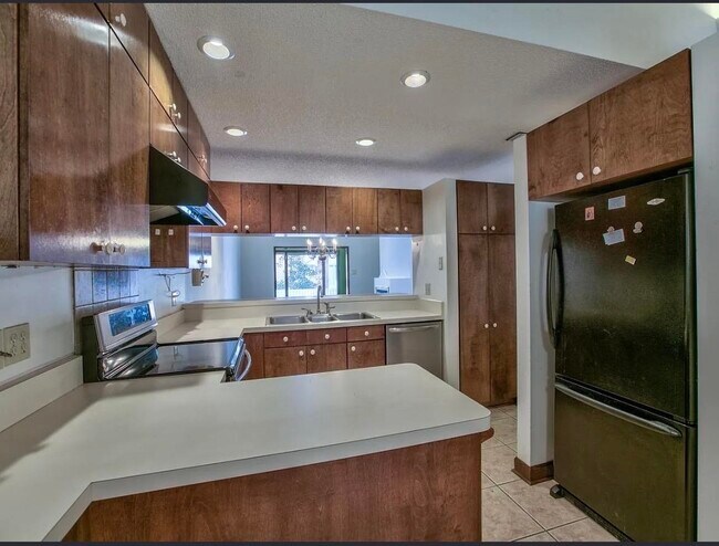 Building Photo - 842 Santa Rosa Dr