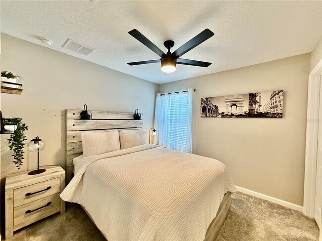 Building Photo - 6255 Golden Bch Dr