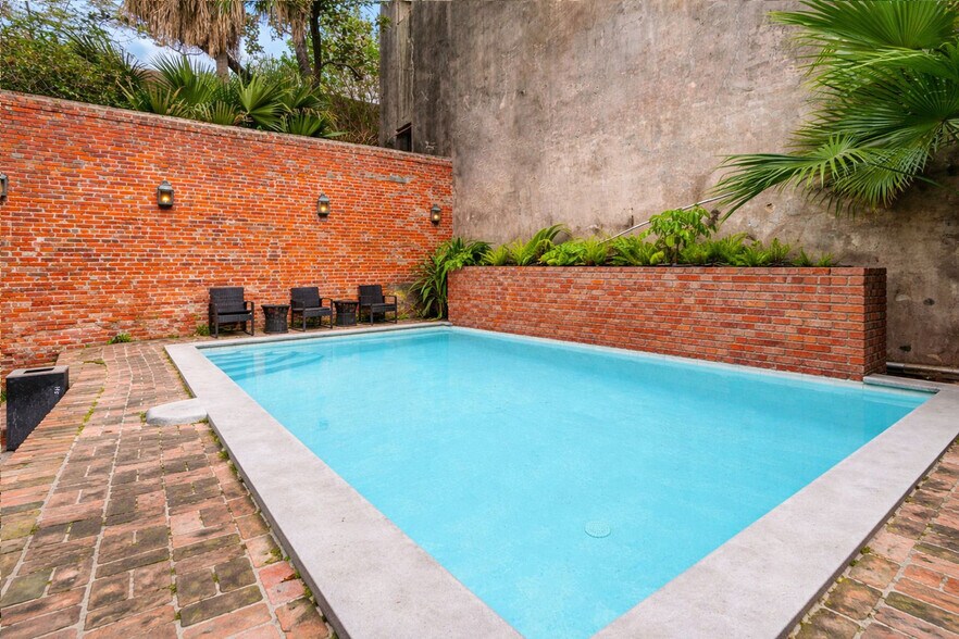 Building Photo - 508 Chartres St