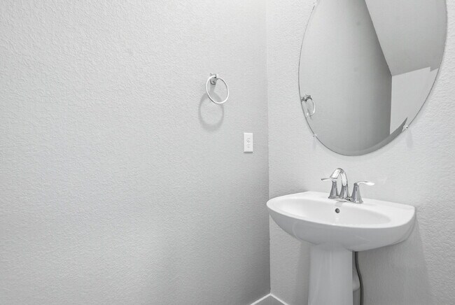 Building Photo - $2,670.96- 3 Bed, 2.5 Bath Home in Loveland with Central AC, and In Unit Laundry!