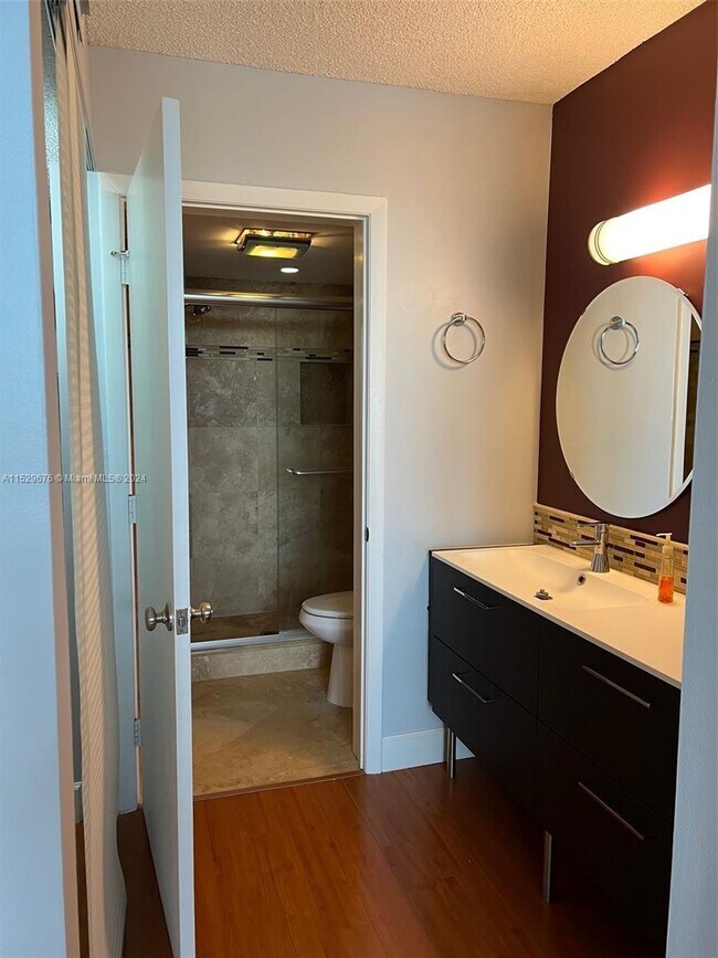 Building Photo - 2767 Carambola Cir S