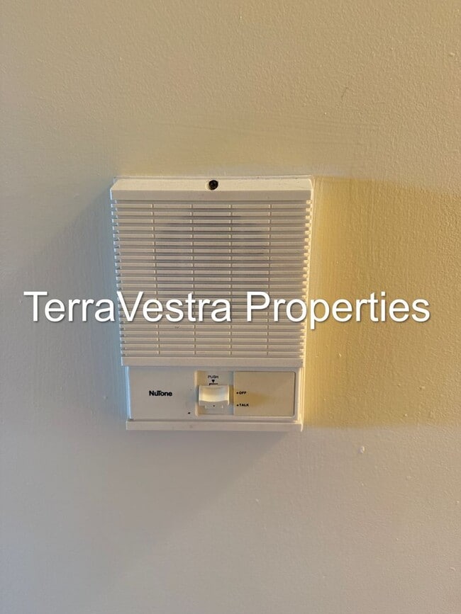 Building Photo - 101 N High St